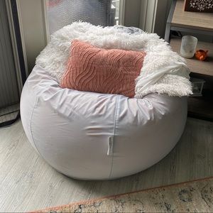 YOGIBO bean bag chair!! Great condition with cover